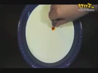 牛奶颜料洗洁精不可思议的化学反应!-在线视频